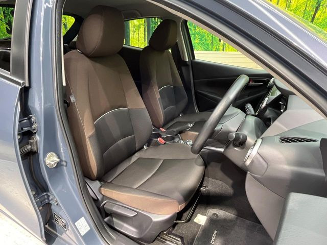 運転席シート廻りは使用感も少なく、良好な状態となっています。丁寧に使われていたことがよくわかりますね。