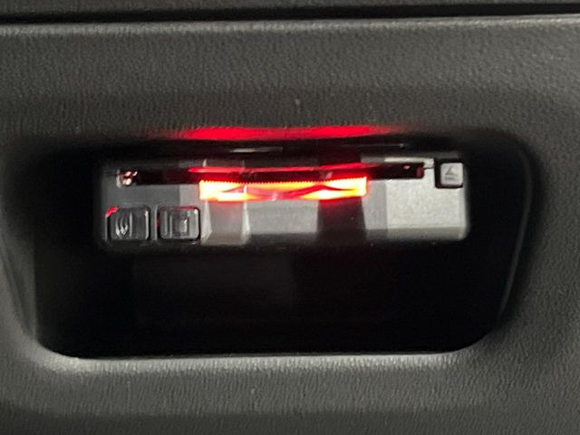 ●ETC車載器(アンテナ分離型音声案内タイプ):お引き渡し時には再セットアップを実施後、お渡しいたします。マイレージ登録に関してもお気軽にスタッフまでお尋ねください。
