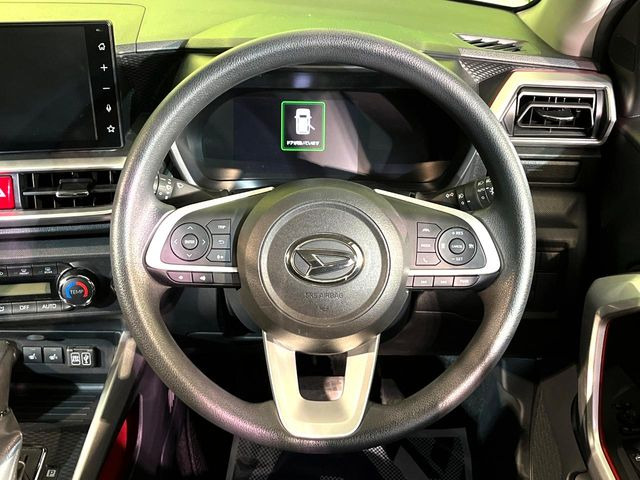ステアリングも使用感が少なく、きれいな状態となっております♪