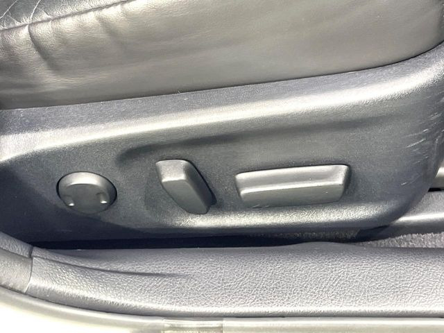 【パワーシート】スイッチ一つで簡単にシートの微調整が可能!電動だから力もいりません!快適なシートポジションにセットして、快適なドライブをお楽しみください。