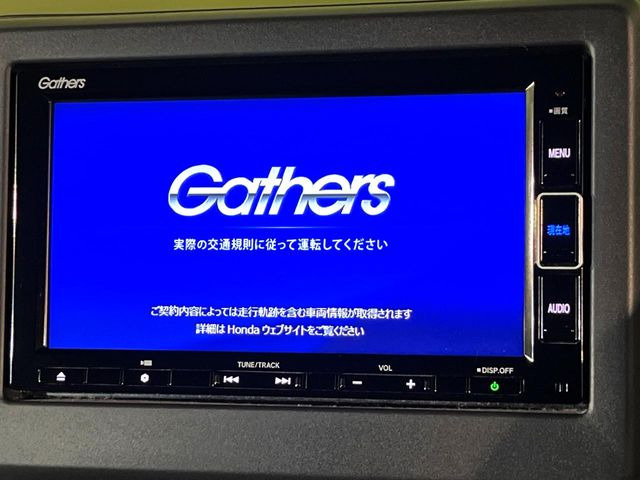 【純正ナビ】人気の純正ナビを装備しております。ナビの使いやすさはもちろん、オーディオ機能も充実!キャンプや旅行はもちろん、通勤や買い物など普段のドライブも楽しくなるはず♪
