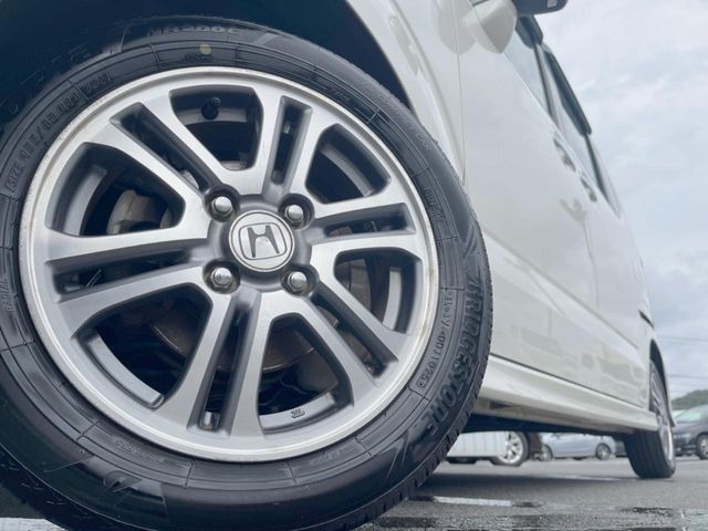 �y����14�C���`�A���~�z�C�[���z�O�ςɃ}�b�`���������A���~�z�C�[���𑕒����Ă���܂��B�e��ЊO�A���~�z�C�[����A�X�^�b�h���X�^�C�����戵�����Ă���܂��B���񂲑��k����������