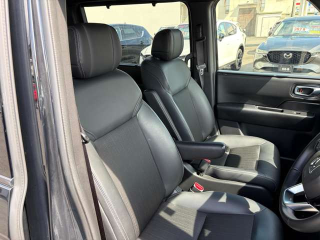運転席助手席シート綺麗に保てれております!