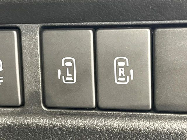 【両側パワースライドドア】スマートキーや運転席のスイッチで後席両側スライドドアの開閉が可能♪電動だから力を入れてドアを開ける必要が無く、小さなお子様でも簡単に開け閉めでき快適です♪
