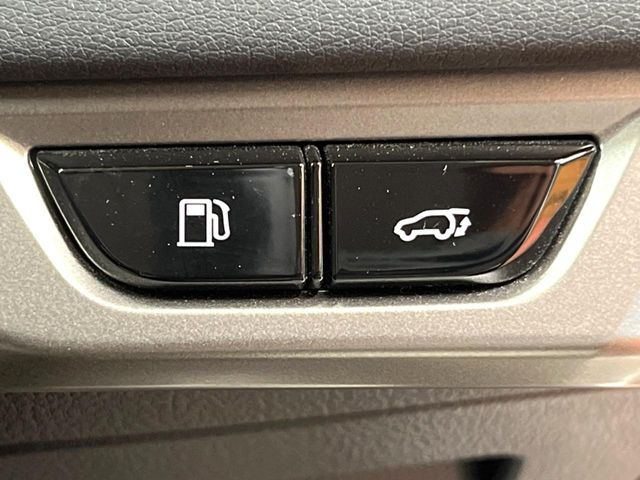 【パワーバックドア】スマートキーや運転席のボタンを押すだけでリアゲートが自動で開閉します!荷物を持っている時や、高い位置にあるバックドアを閉める際に便利な機能です♪