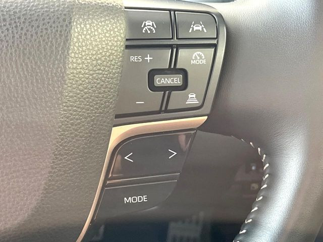 【レーダークルーズコントロール】高速道路での長距離走行が楽に!!自動で速度を保つクルーズコントロールが、衝突軽減システムと連携し、前方の車両を感知して車間を保つように速度調節してくれます!!