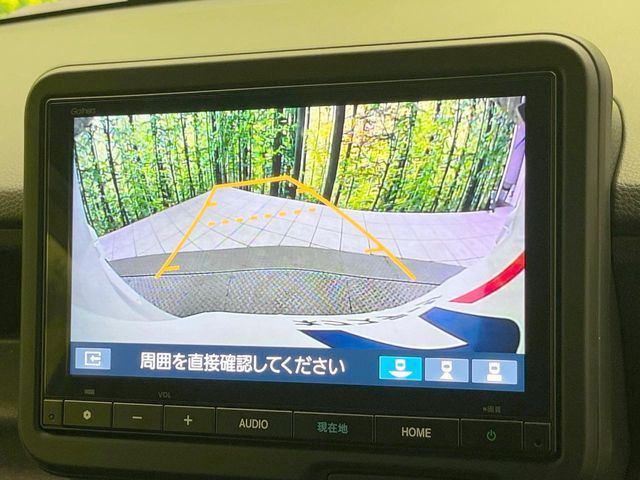 【バックカメラ】駐車時に後方がリアルタイム映像で確認できます。大型商業施設や立体駐車場での駐車時や、夜間のバック時に大活躍!運転スキルに関わらず、今や必須となった装備のひとつです!