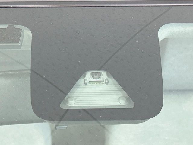 【トヨタセーフティセンス】走行中に前方の車両等を認識し、衝突しそうな時は警報とブレーキで衝突回避と被害軽減をアシスト。より安全にドライブをお楽しみいただけます。