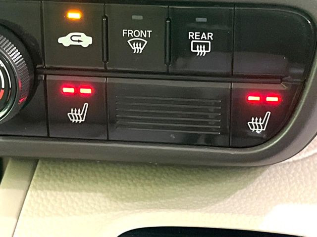 【シートヒーター】寒い日に重宝するシートヒーター!エアコンより早く温まってくれるので寒がりの人も安心ですね♪エアコンの温風は乾燥するから苦手、という方にもをおすすめです。