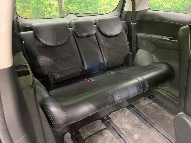 床下収納式のサードシートです。座席部分をコンパクトに収納でき、広大な荷室スペースとしてお使いいただけます!乗車人数や荷物の量など利用シーンに合わせて3列目を有効活用でき、とっても便利♪