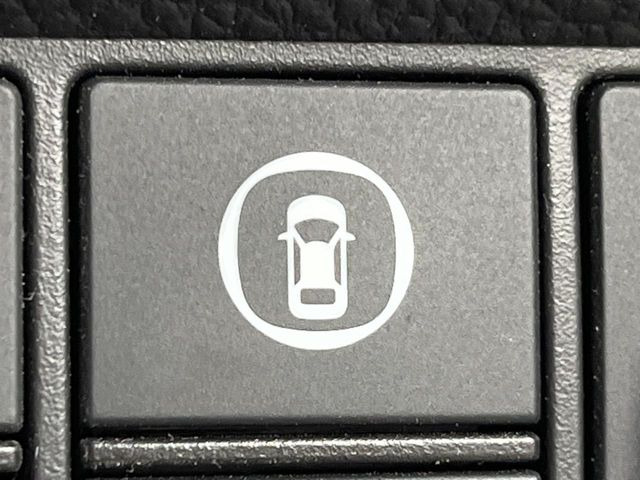 【ホンダセンシング】走行中に前方の車両等を認識し、衝突しそうな時は警報とブレーキで衝突回避と被害軽減をアシスト。より安全にドライブをお楽しみいただけます。