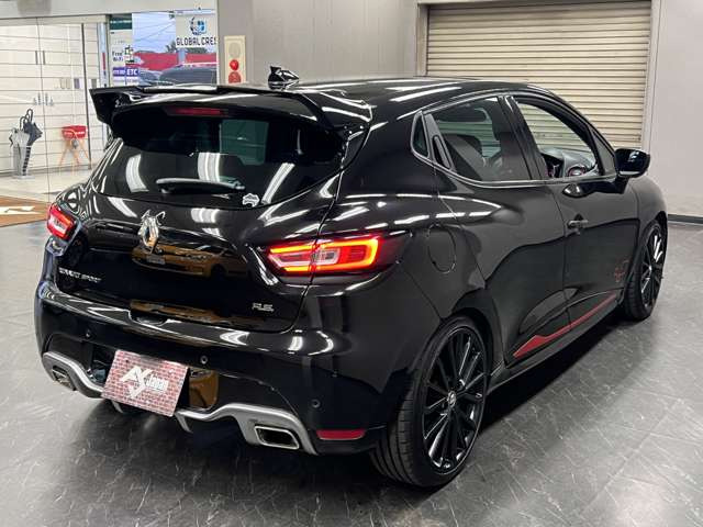 全てのお車が屋内にあるわけでは御座いませんので、来店前に事前連絡をお願い致します。