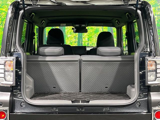 普段のお買い物や通勤、送迎等に十分な荷室スペースを確保しております。セカンドシートを倒すと、大きな荷物の積載も可能です♪