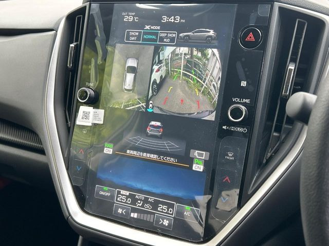 【マルチテレインモニター】車のフロントやサイドのカメラ画像を同時にモニター表示することで、悪路や狭い道を走行時でも周囲の状況確認ができ安心!本格SUVにうれしい装備です♪