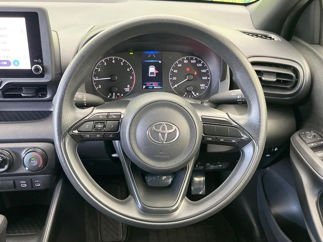 インテリアに合わせたデザインのステアリングは、運転される方のことも考え、運転しやすい形状、大きさです。是非一度、実際に触ってお確かめください。