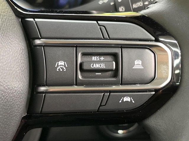 【アダプティブクルーズコントロール】高速道路での長距離走行が楽に!!自動で速度を保つクルーズコントロールが、衝突軽減システムと連携し、前方の車両を感知して車間を保つように速度調節してくれます!!
