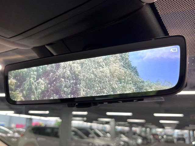 【デジタルインナーミラー】後席の大きな荷物や同乗者で後方が確認しづらい時でも安心!カメラが撮影した車両後方の映像をルームミラー内に表示。クリアな視界で状況の確認が可能です!