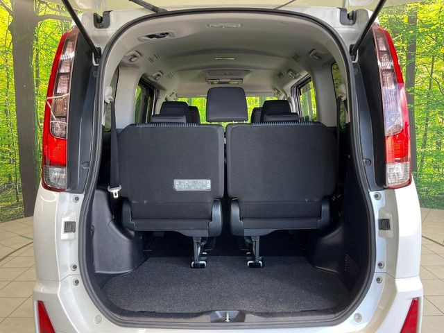 普段のお買い物や通勤、送迎等に十分な荷室スペースを確保しております。セカンドシートを倒すと、大きな荷物の積載も可能です♪