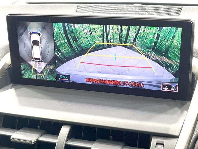 【パノラミックビューモニター】専用のカメラにより、上から見下ろしたような視点で360度クルマの周囲を確認することができます☆死角部分も確認しやすく、狭い場所での切り返しや駐車もスムーズに行えます。