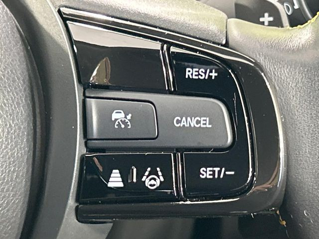 【アダプティブクルーズコントロール】高速道路での長距離走行が楽に!!自動で速度を保つクルーズコントロールが、衝突軽減システムと連携し、前方の車両を感知して車間を保つように速度調節してくれます!!