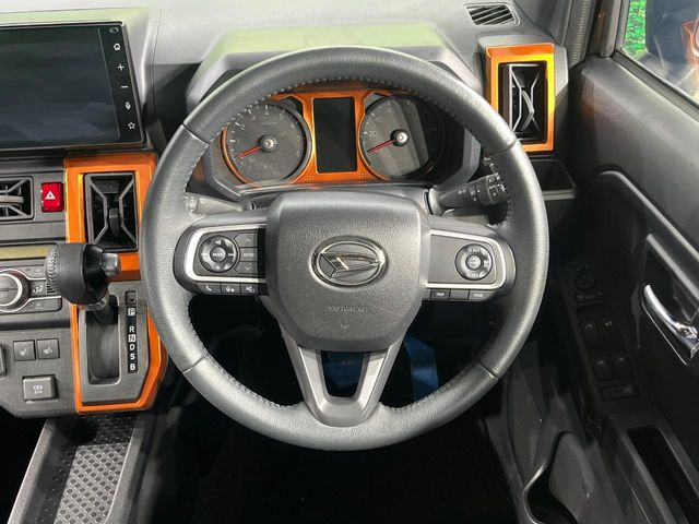【純正革巻きステアリング】上質な革を使用することで、手にしっかり馴染みとても運転しやすいハンドルです♪