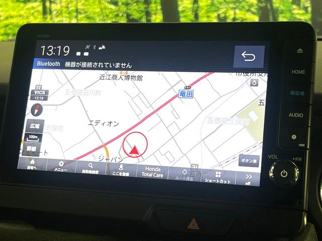 【純正ナビ】人気の純正ナビを装備。オーディオ機能も充実しており、Bluetooth接続すればお持ちのスマホやMP3プレイヤーの音楽を再生可能!毎日の運転がさらに楽しくなります!!