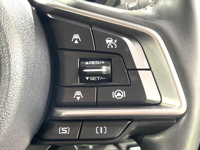 【全車速追従機能付クルーズコントロール】高速道路での長距離走行が楽に!!自動で速度を保つクルーズコントロールが、衝突軽減システムと連携し、前方の車両を感知して車間を保つように速度調節してくれます!!