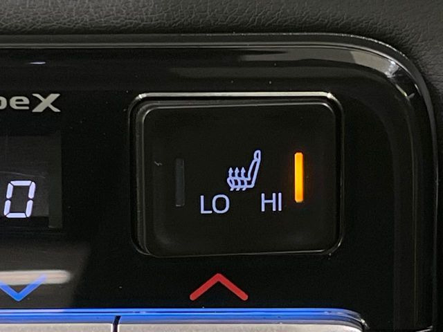 【シートヒーター】寒い日に重宝するシートヒーター!エアコンより早く温まってくれるので寒がりの人も安心ですね♪エアコンの温風は乾燥するから苦手、という方にもをおすすめです。