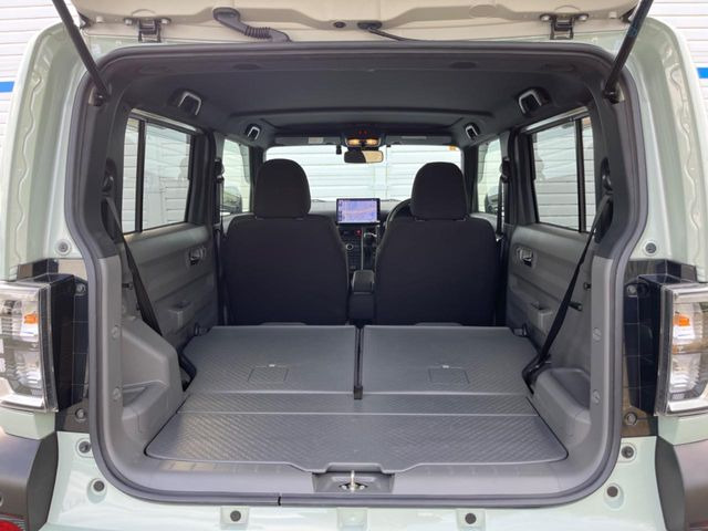 普段のお買い物や通勤、送迎等に十分な荷室スペースを確保しております。セカンドシートを倒すと、大きな荷物の積載も可能です♪