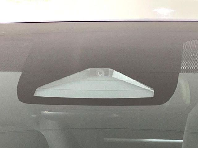 【トヨタセーフティセンス】走行中に前方の車両等を認識し、衝突しそうな時は警報とブレーキで衝突回避と被害軽減をアシスト。より安全にドライブをお楽しみいただけます。