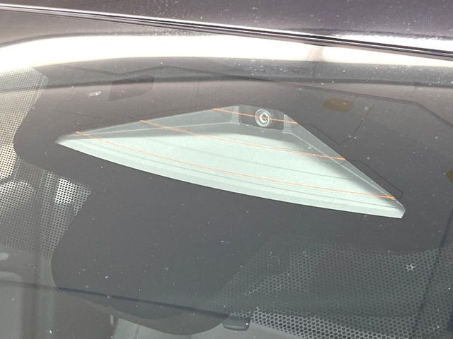 【トヨタセーフティセンス】走行中に前方の車両等を認識し、衝突しそうな時は警報とブレーキで衝突回避と被害軽減をアシスト。より安全にドライブをお楽しみいただけます。