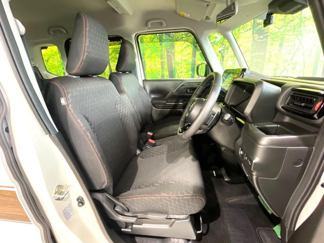 運転席シート廻りは使用感も少なく、良好な状態となっています。丁寧に使われていたことがよくわかりますね。