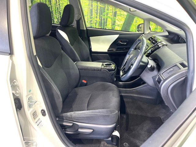 運転席シート廻りは使用感も少なく、良好な状態となっています。丁寧に使われていたことがよくわかりますね。