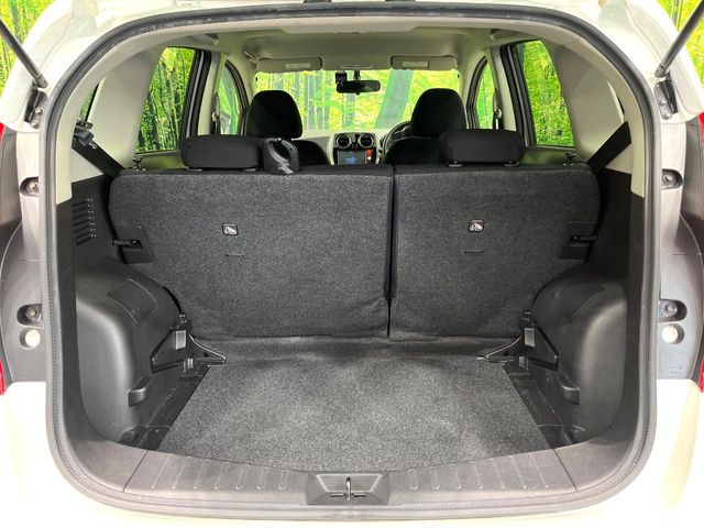 普段のお買い物や通勤、送迎等に十分な荷室スペースを確保しております。セカンドシートを倒すと、大きな荷物の積載も可能です♪