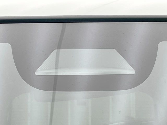 【ホンダセンシング】走行中に前方の車両等を認識し、衝突しそうな時は警報とブレーキで衝突回避と被害軽減をアシスト。より安全にドライブをお楽しみいただけます。