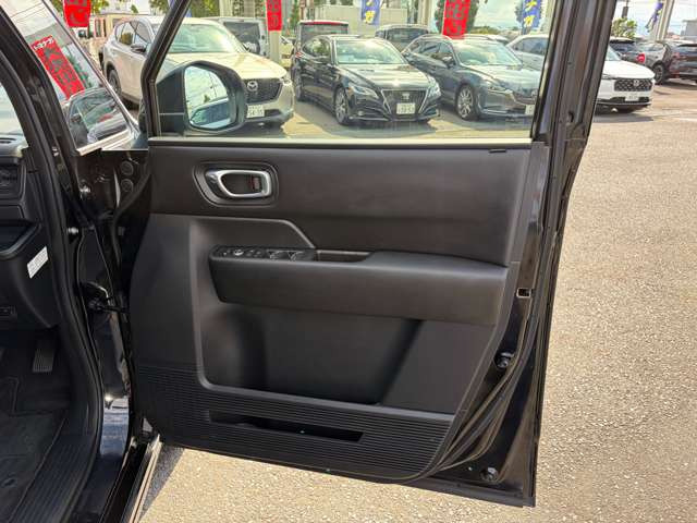 運転席ドア大きく開くため、乗り降りがしやすいです!