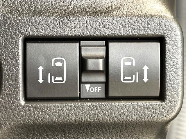 【両側パワースライドドア】スマートキーや運転席のスイッチで後席両側スライドドアの開閉が可能♪電動だから力を入れてドアを開ける必要が無く、小さなお子様でも簡単に開け閉めでき快適です♪