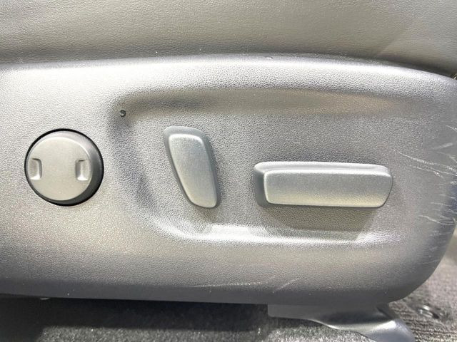 【パワーシート】スイッチ一つで簡単にシートの微調整が可能!電動だから力もいりません!快適なシートポジションにセットして、快適なドライブをお楽しみください。
