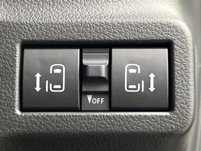 【両側パワースライドドア】スマートキーや運転席のスイッチで後席両側スライドドアの開閉が可能♪電動だから力を入れてドアを開ける必要が無く、小さなお子様でも簡単に開け閉めでき快適です♪