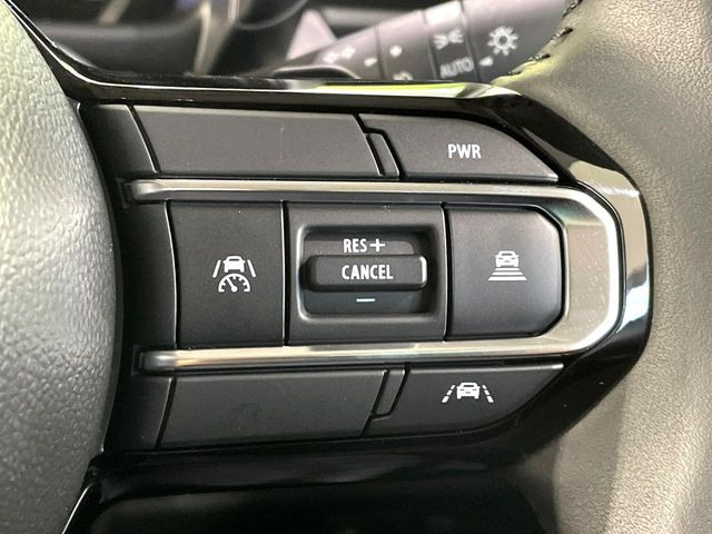 【アダプティブクルーズコントロール】高速道路での長距離走行が楽に!!自動で速度を保つクルーズコントロールが、衝突軽減システムと連携し、前方の車両を感知して車間を保つように速度調節してくれます!!