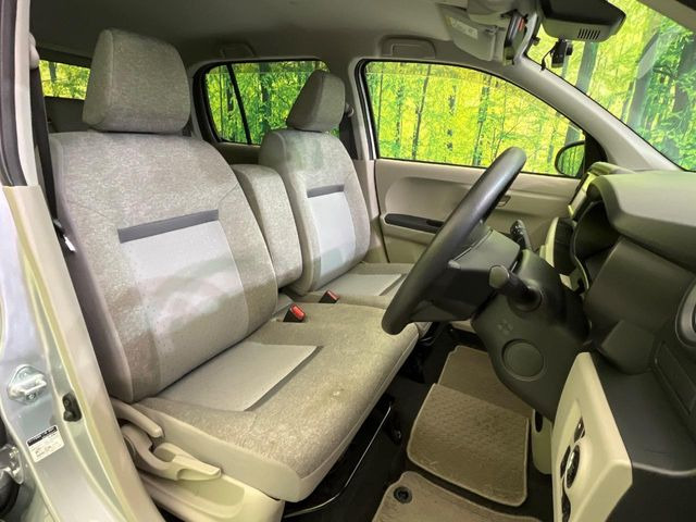 運転席シート廻りは使用感も少なく、良好な状態となっています。丁寧に使われていたことがよくわかりますね。