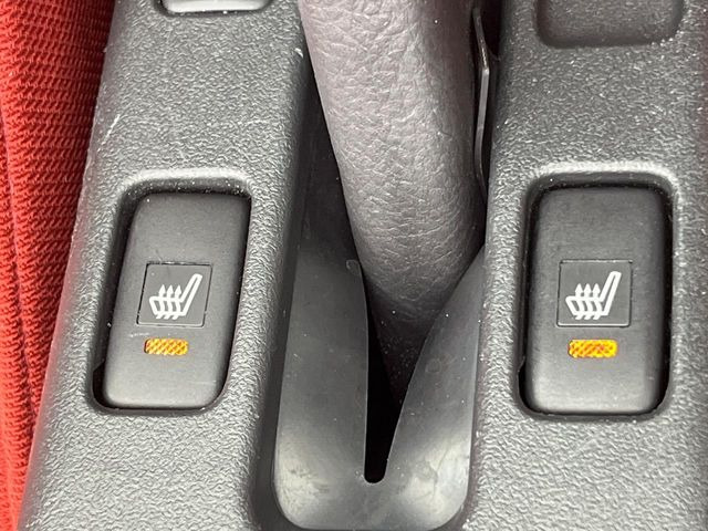 【シートヒーター】寒い日に重宝するシートヒーター!エアコンより早く温まってくれるので寒がりの人も安心ですね♪エアコンの温風は乾燥するから苦手、という方にもをおすすめです。