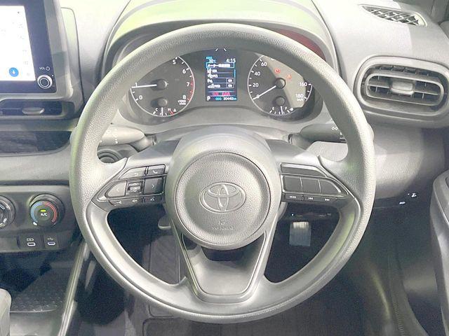 インテリアに合わせたデザインのステアリングは、運転される方のことも考え、運転しやすい形状、大きさです。是非一度、実際に触ってお確かめください。