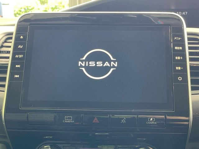 【純正10型ナビ】人気の純正ナビを装備。オーディオ機能も充実しており、Bluetooth接続すればお持ちのスマホやMP3プレイヤーの音楽を再生可能!毎日の運転がさらに楽しくなります!!