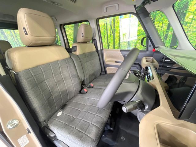 運転席シート廻りは使用感も少なく、良好な状態となっています。丁寧に使われていたことがよくわかりますね。