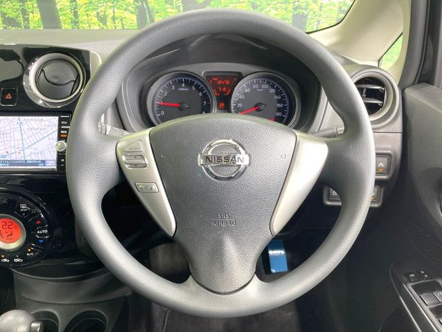 【ステアリングスイッチ】運転中、前方から目線をそらすことなく、オーディオ等の操作が可能な便利機能!安心&快適なドライブを演出してくれます♪