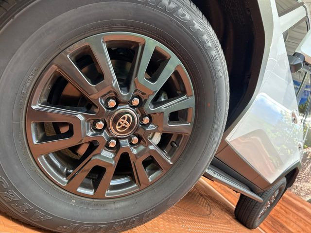 �y����18�C���`�A���~�z�C�[���z�O�ςɃ}�b�`���������A���~�z�C�[���𑕒����Ă���܂��B�e��ЊO�A���~�z�C�[����A�X�^�b�h���X�^�C�����戵�����Ă���܂��B���񂲑��k����������