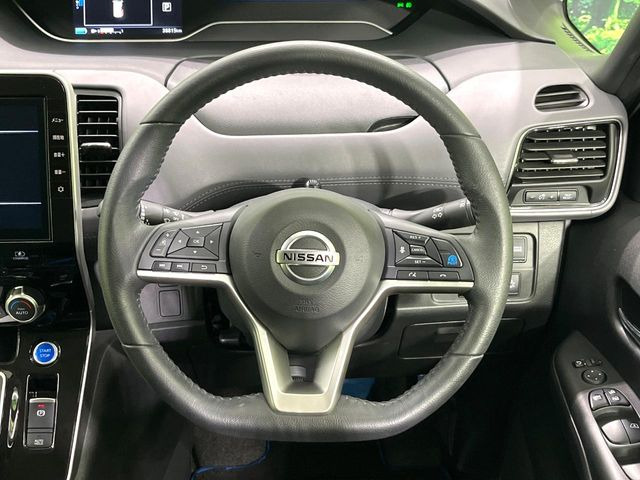 【ステアリングスイッチ】運転中、前方から目線をそらすことなく、オーディオ等の操作が可能な便利機能!安心&快適なドライブを演出してくれます♪
