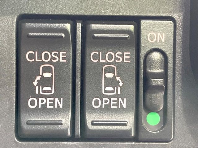 【両側パワースライドドア】スマートキーや運転席のスイッチで後席両側スライドドアの開閉が可能♪電動だから力を入れてドアを開ける必要が無く、小さなお子様でも簡単に開け閉めでき快適です♪