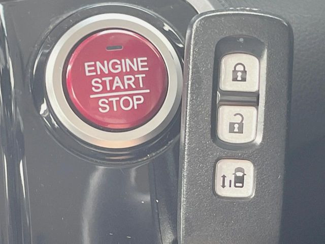 �yHonda�X�}�[�g�L�[�z�J�o����|�P�b�g�ɓ��ꂽ�܂܂ł��h�A�̎{���E�������\�ȃX�}�[�g�L�[�𑕔��B�G���W���̃I���E�I�t�����J�M�����o���K�v����������Ƃ��Ă��֗��ł���